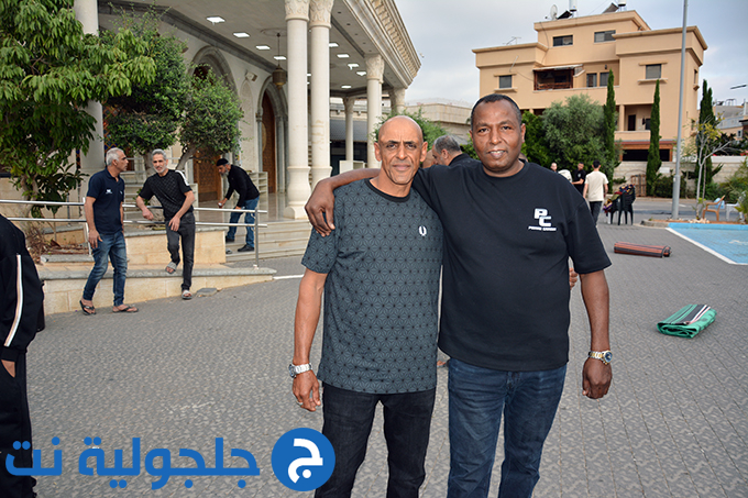 اهالي جلجولية يؤدون صلاة عيد الاضحى في ساحة مسجد الروضة في جلجولية 